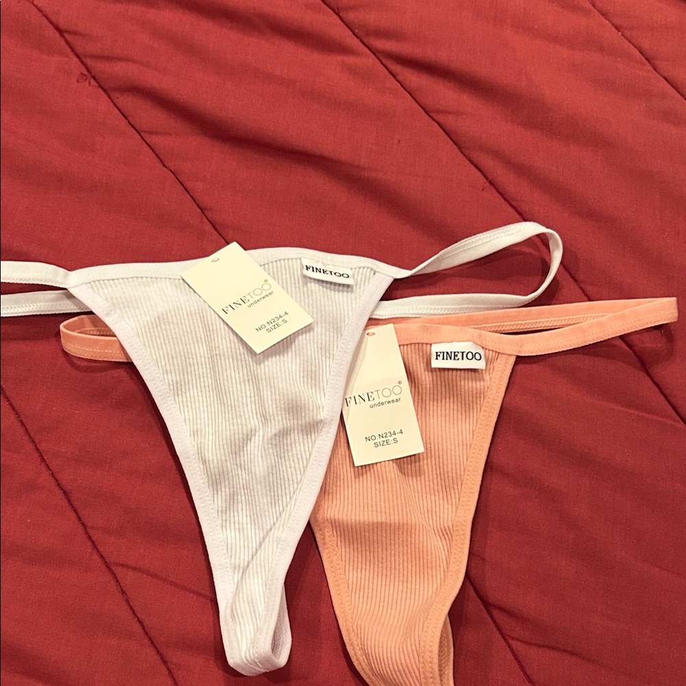 2 Small - FineToo ribbed thongs in white and peach. Comfortable and stylish.